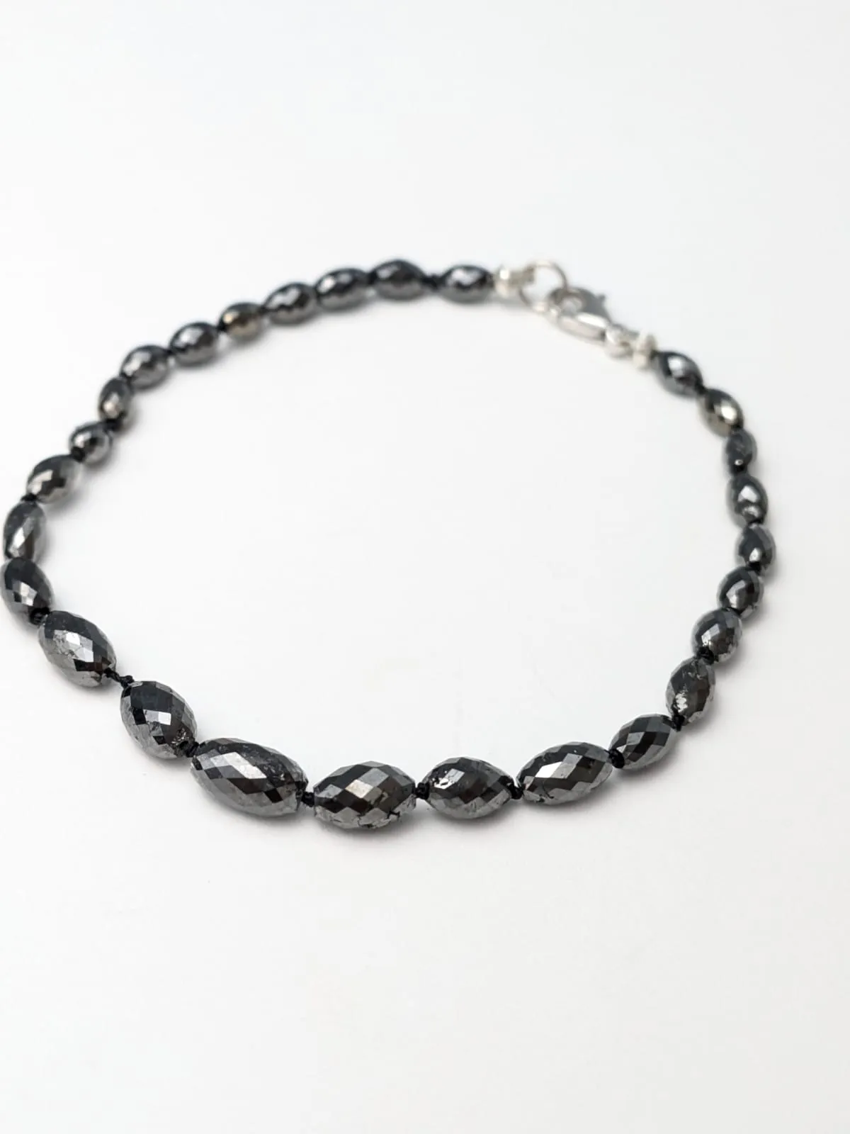 7.0mm X 3.5mm-8.5mm x 4.3mm Black Diamond Oval Bead Knotted Bracelet (18.0cts-24.80cts Tot. Dia. Wt.)