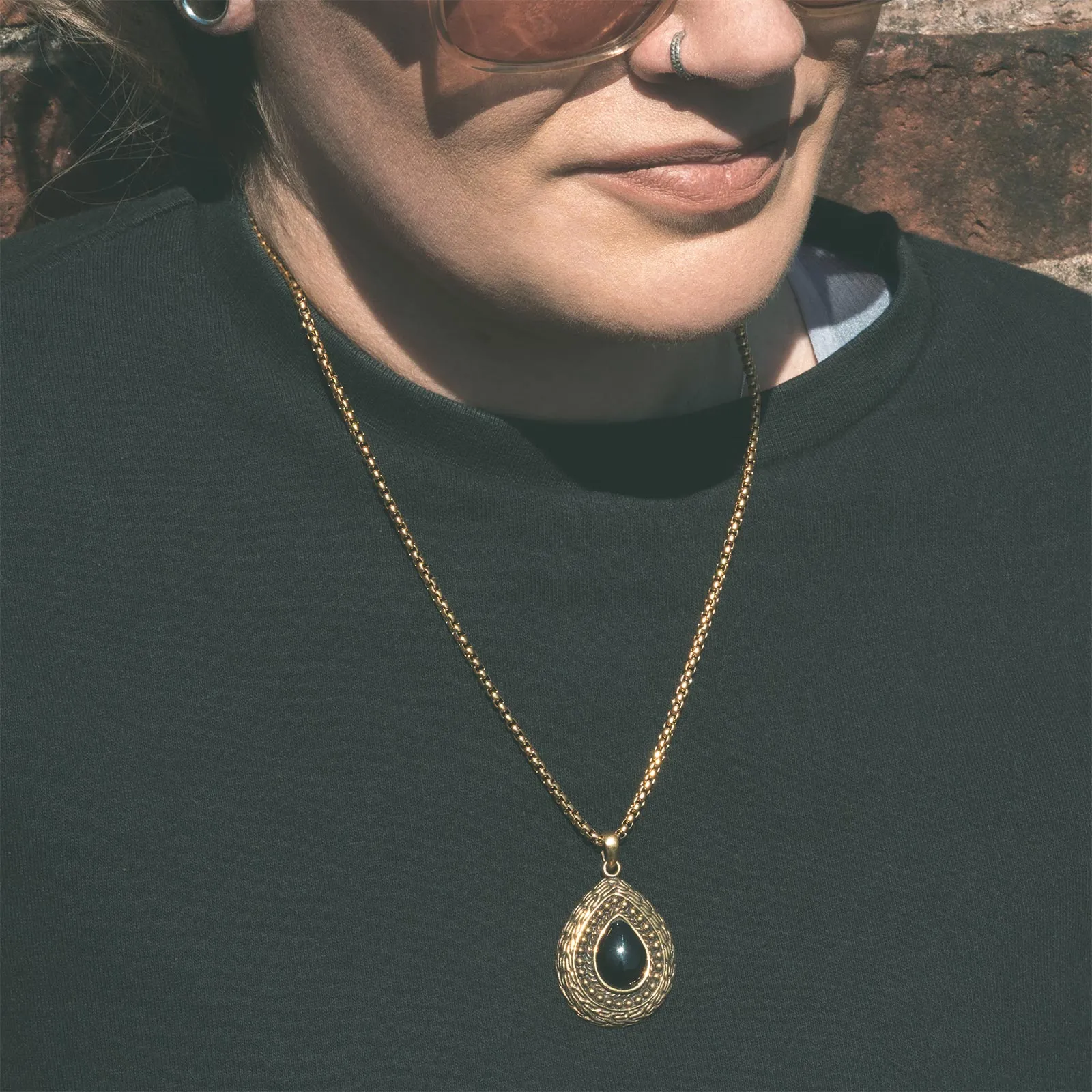 Brass Onyx Inlay Pendant With 18k Gold Box Chain