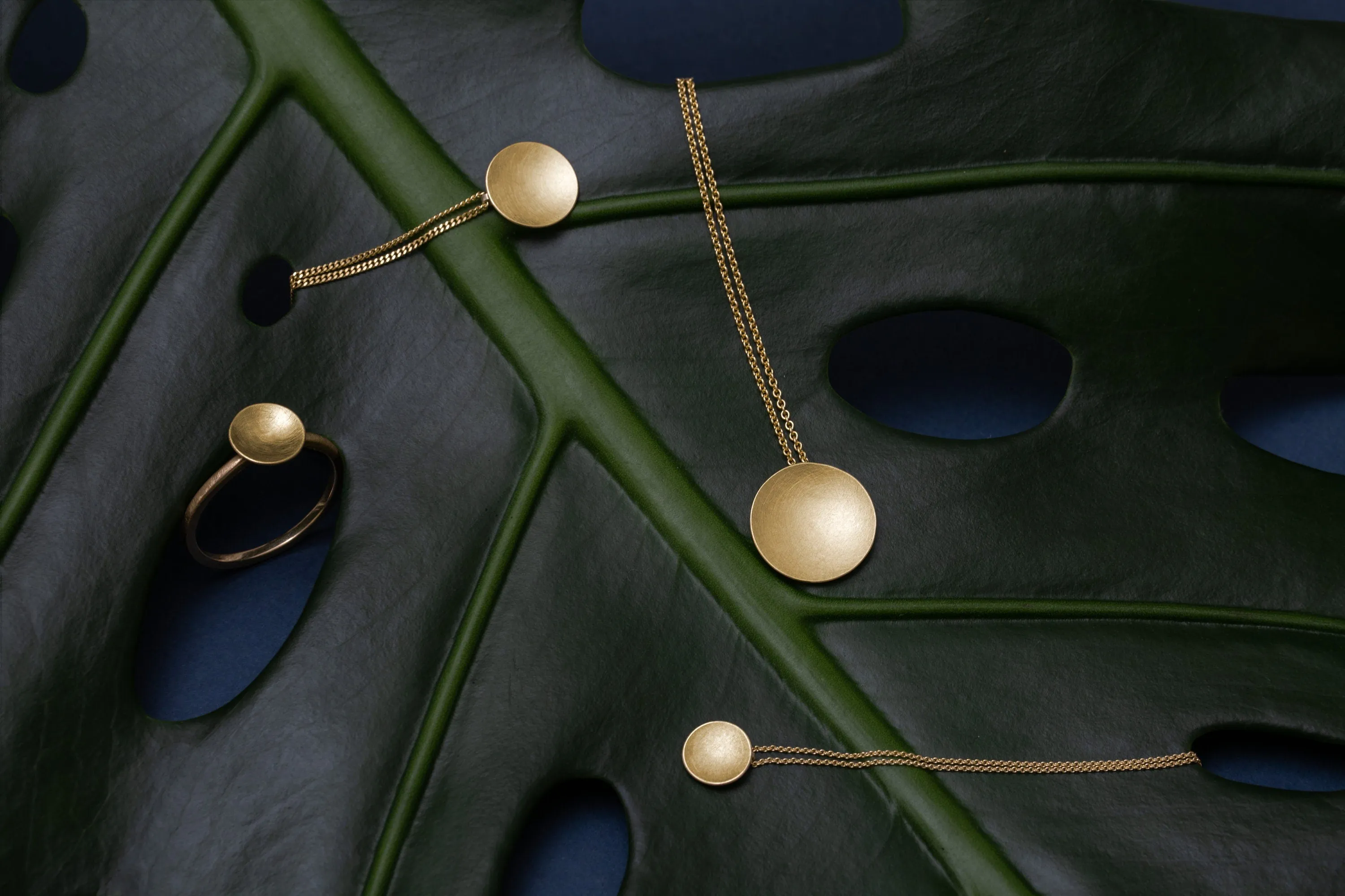 Gold Disc Necklace – Small