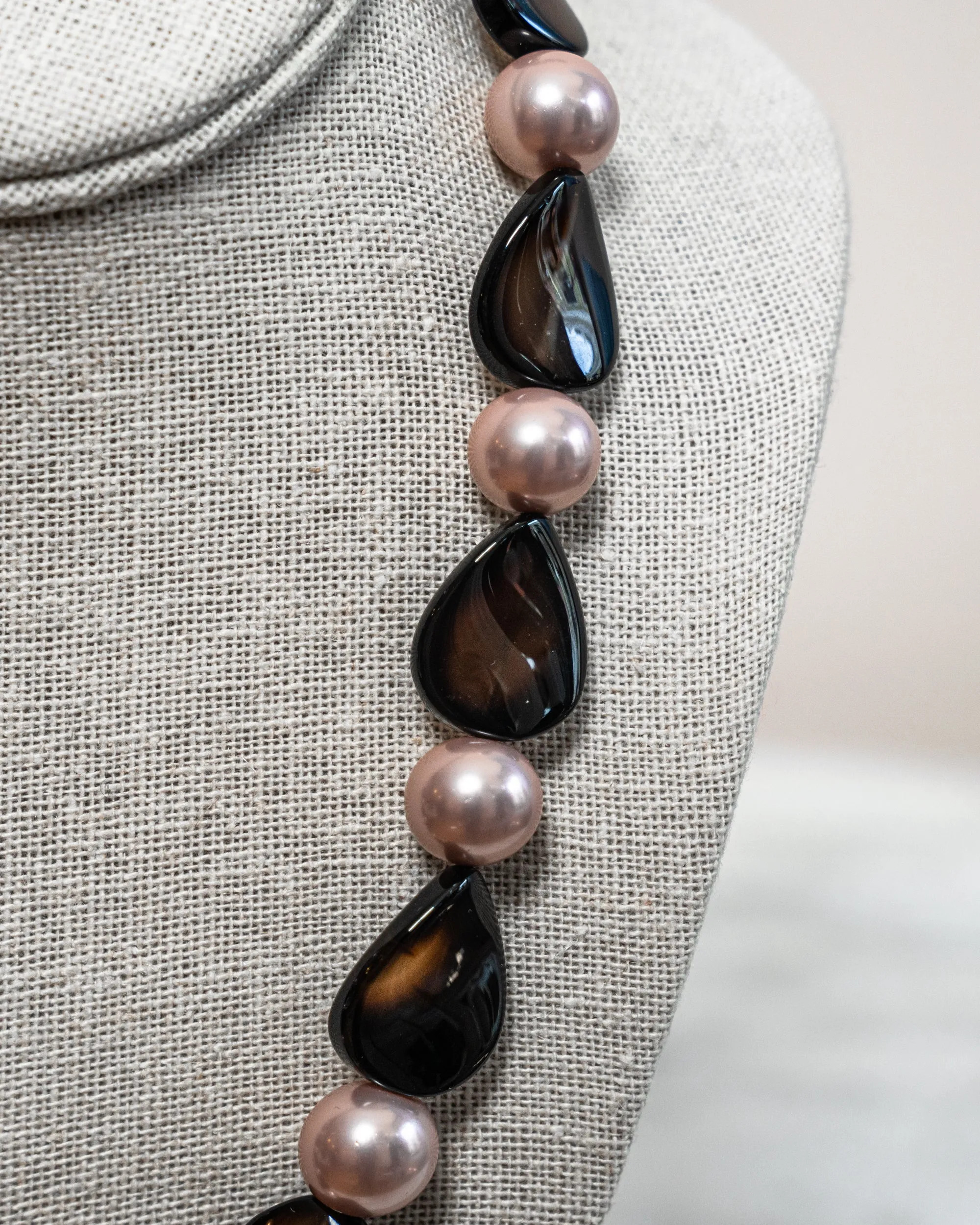 Shell Pearl Onyx Necklace