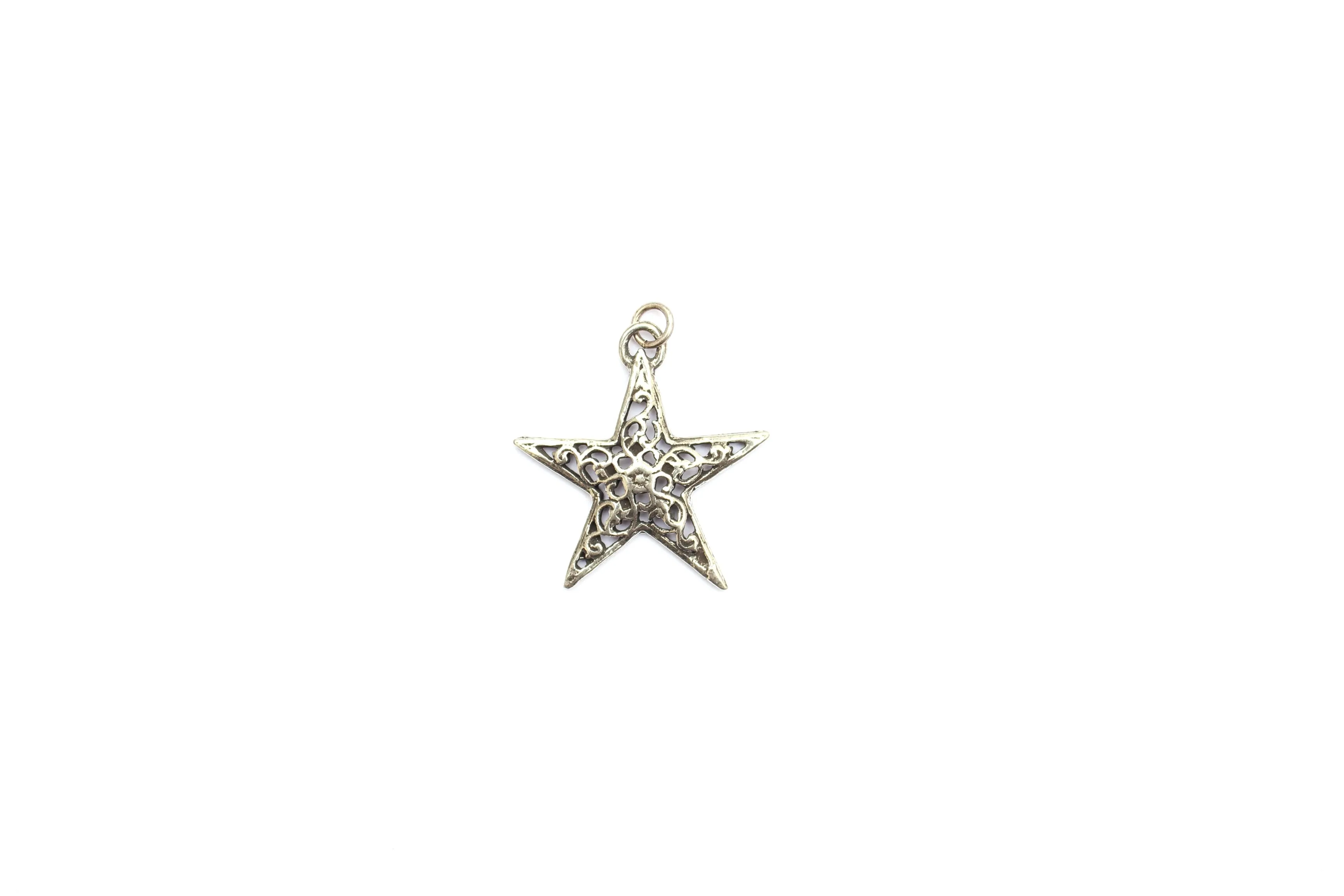 Star Pendant in Britannium – Radiant Filigree Elegance in Metal