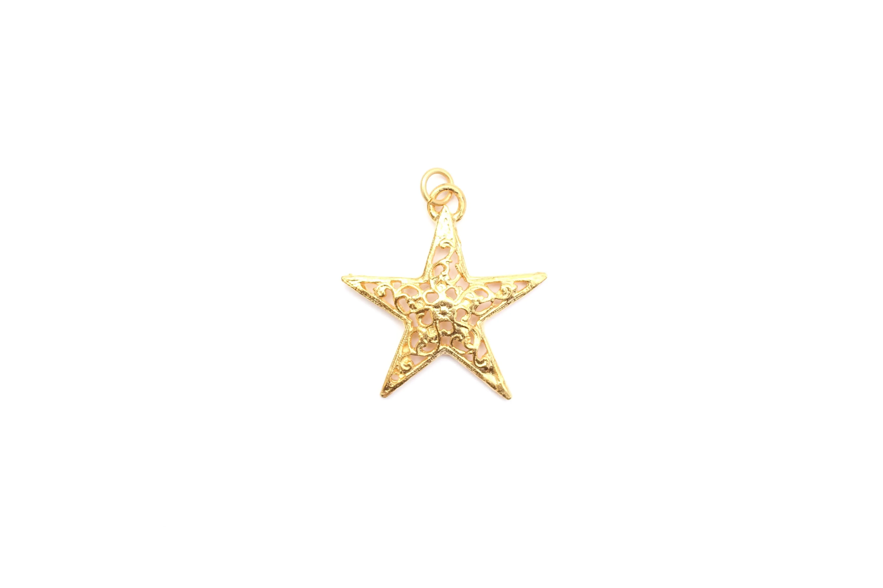 Star Pendant in Britannium – Radiant Filigree Elegance in Metal