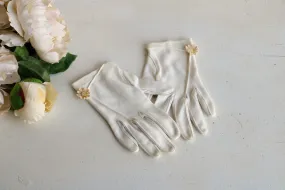 Vintage 1950s 1960s Gloves with Daisies