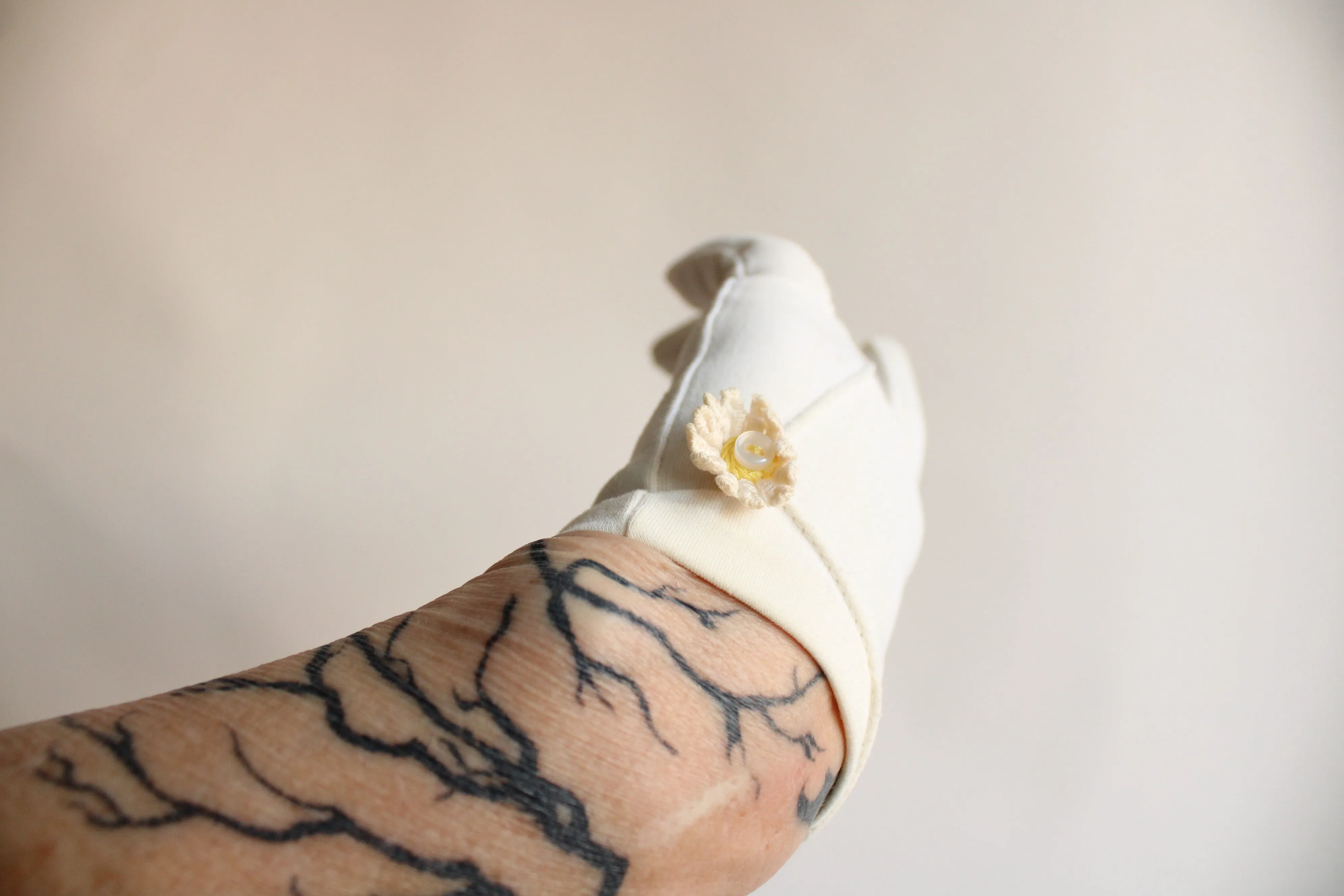 Vintage 1950s 1960s Gloves with Daisies