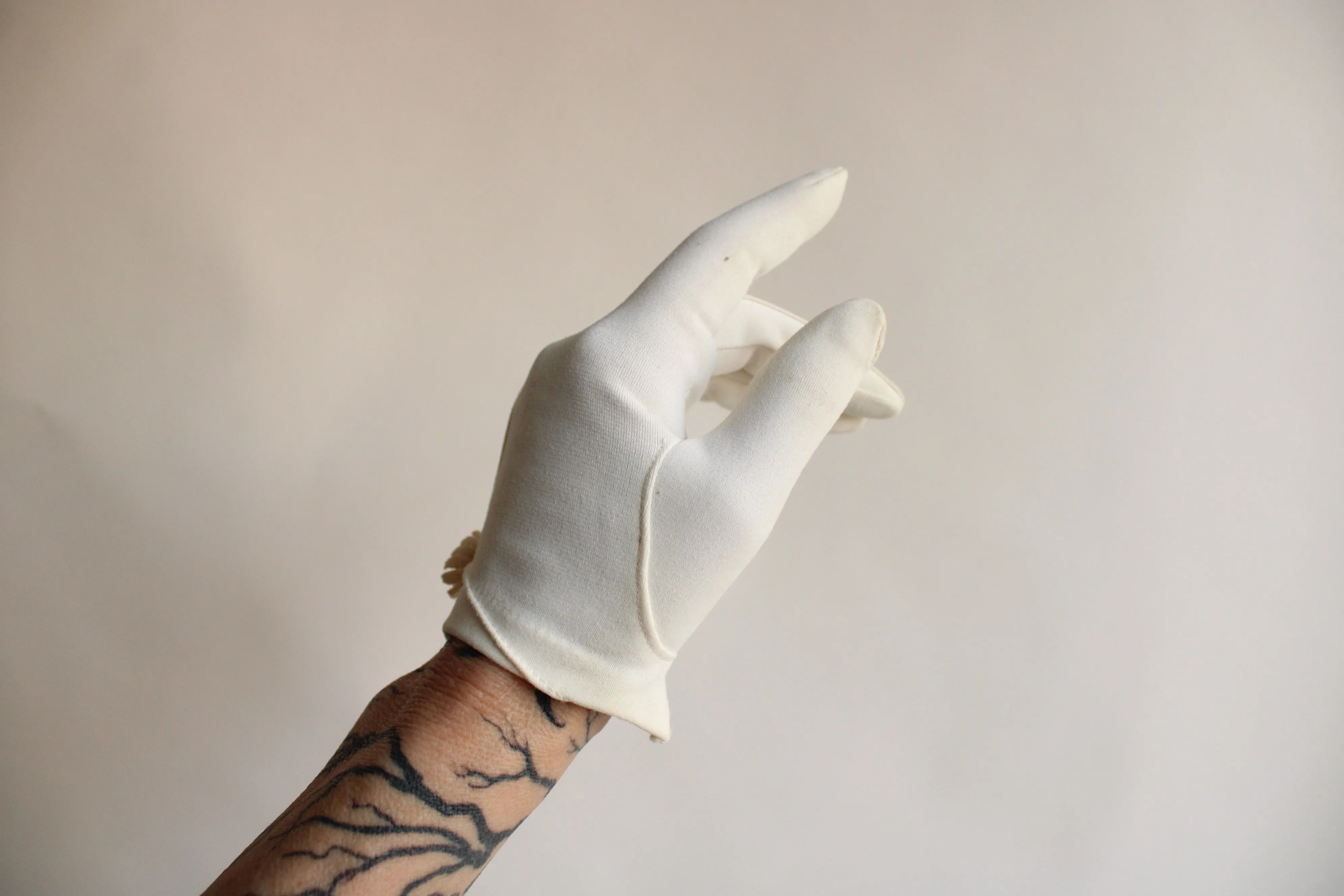 Vintage 1950s 1960s Gloves with Daisies